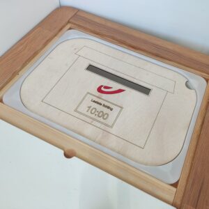 Activiteitenbord 'Brievenbus' voor de IKEA TROFAST bak