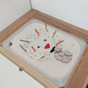 Activiteitenbord 'leeuw' voor de IKEA TROFAST bak