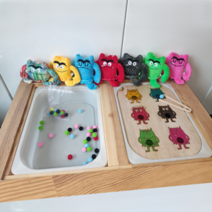 Activiteitenbord 'Het kleurenmonster - pompoms' voor de IKEA TROFAST bak